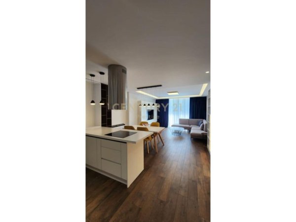 Tirane, jepet me qera apartament 2+1+Ballkon Kati 9, 153 m² 2.000 € (Rruga e Elbasanit)