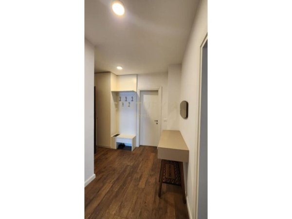 Tirane, jepet me qera apartament 2+1+Ballkon Kati 9, 153 m² 2.000 € (Rruga e Elbasanit)