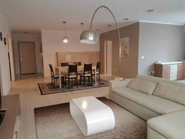 Tirane, jepet me qera apartament 2+1+Aneks+Ballkon Kati 4, 121 m² 850 € (Rruga e Bogdanve)