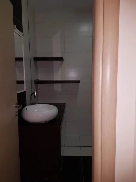 Tirane, jepet me qera apartament 2+1+Aneks+Ballkon Kati 4, 121 m² 850 € (Rruga e Bogdanve)