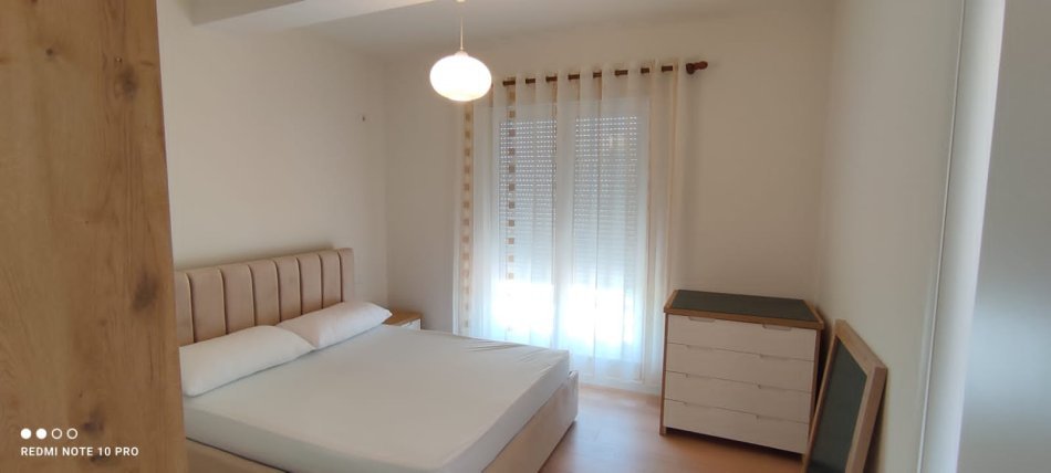 Tirane, jepet me qera apartament 2+1+Ballkon Kati 7, 87 m² 600 € (Rruga e Elbasanit)