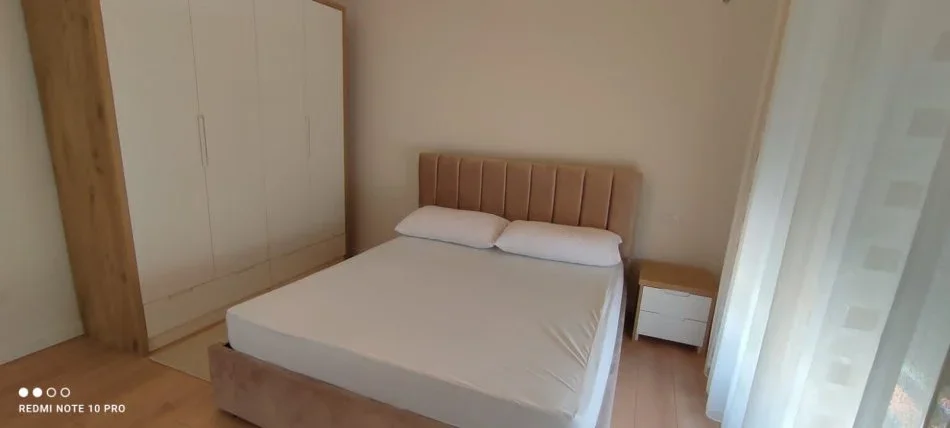 Tirane, jepet me qera apartament 2+1+Ballkon Kati 7, 87 m² 600 € (Rruga e Elbasanit)