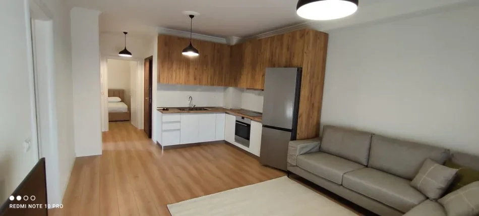 Tirane, jepet me qera apartament 2+1+Ballkon Kati 7, 87 m² 600 € (Rruga e Elbasanit)