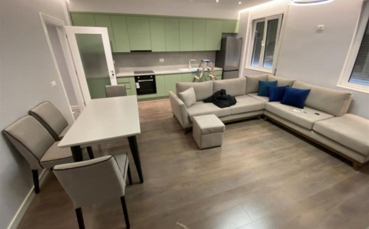 Tirane, jepet me qera apartament 2+1+Ballkon Kati 5, 100 m² 700 € (Liqeni i Thate)
