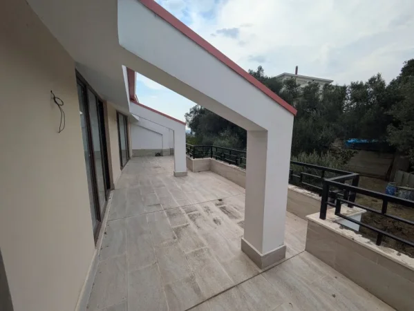 Tirane,  Dy apartamente Dublex + poste parkimi per shitje ( Kopshti Botanik)