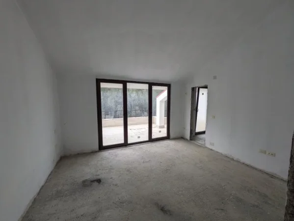 Tirane,  Dy apartamente Dublex + poste parkimi per shitje ( Kopshti Botanik)