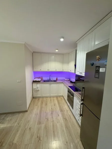 Tirane, jap me qera apartament 2+1+Ballkon Kati 4, 80 m² 800 € (Stadiumi Dinamo)