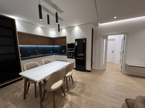 Tirane, jepet me qera 2+1+Ballkon Kati 3, 120 m² 1.100 € 