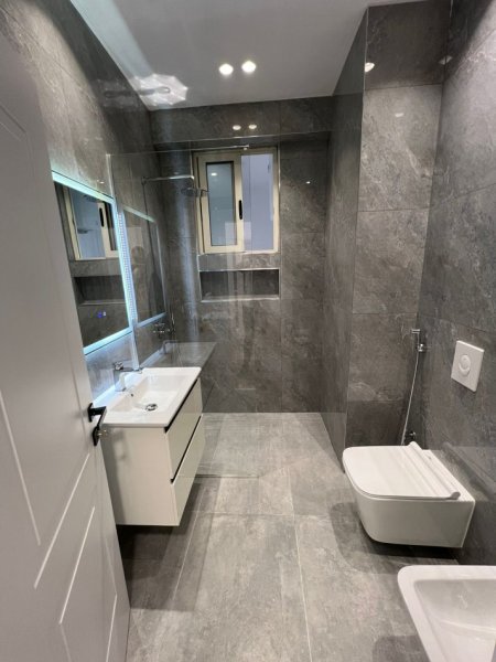 Tirane, jepet me qera 2+1+Ballkon Kati 3, 120 m² 1.100 € 