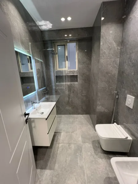 Tirane, jepet me qera 2+1+Ballkon Kati 3, 120 m² 1.100 € 
