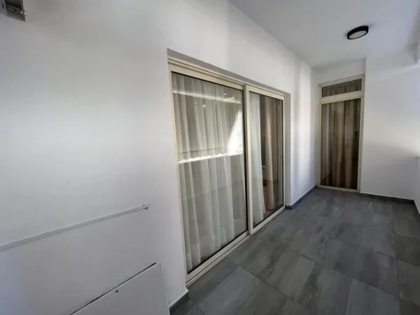 Tirane, jepet me qera 2+1+Ballkon Kati 3, 120 m² 1.100 € 