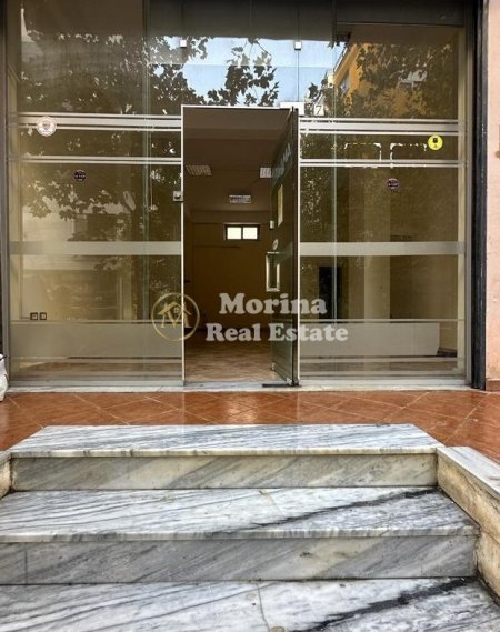 Tirane, shitet dyqan Kati 1, 59 m² 90.000 € (Kombinat)