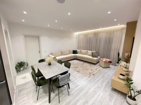 Tirane, jepet me qera apartament 2+1 Kati 3, 100 m² 800 €