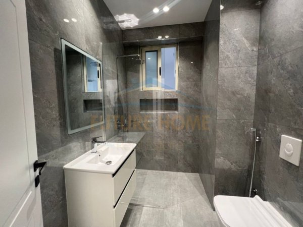 Tirane, jepet me qera apartament 2+1 Kati 3, 124 m² 1.100 € (Zogu i Zi)