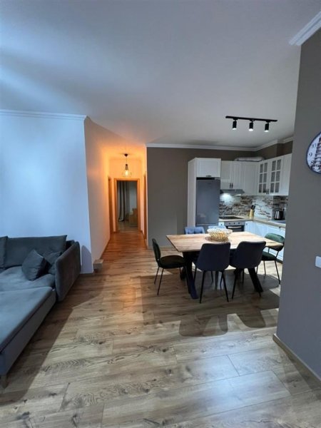 Tirane, jepet me qera apartament 2+1 Kati 3, 108 m² 800 € (Kopshti Botanik)