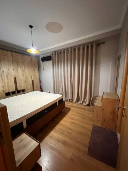 Tirane, jepet me qera apartament 2+1+Ballkon Kati 3, 110 m² 800 € (Kopshti Botanik)