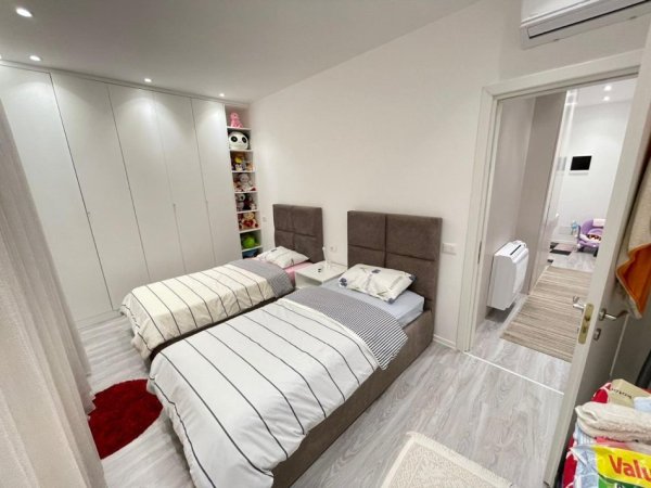 Tirane, jepet me qera apartament 2+1 Kati 3, 800 €