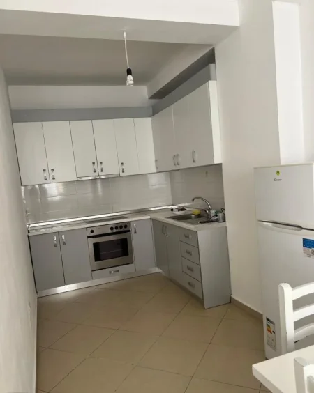 Tirane, jepet me qera apartament 1+1+Ballkon Kati 6, 72 m² 400 € (Astir prane Bar Artisti.)