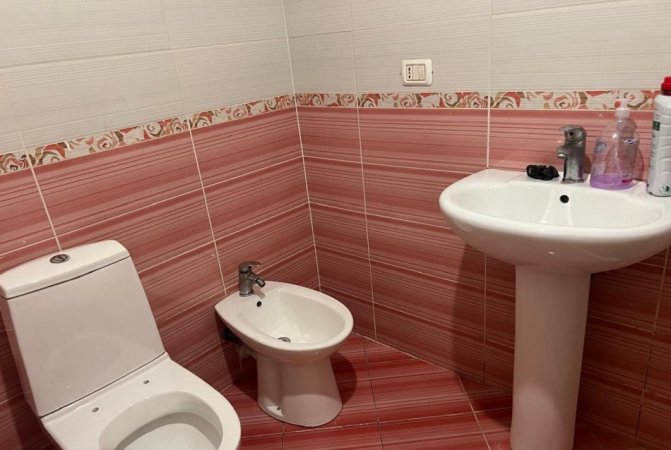 Tirane, jepet me qera apartament 1+1+Ballkon Kati 6, 72 m² 400 € (Astir prane Bar Artisti.)