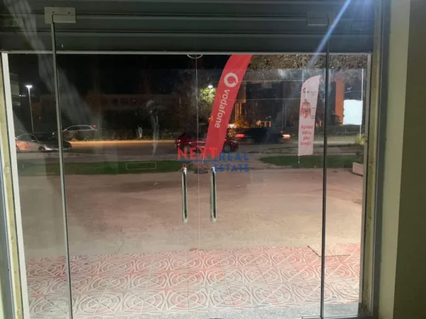 Vlore, jepet me qera dyqan Kati 0, 50 m² 500 € (TRANSBALLKANIKE)