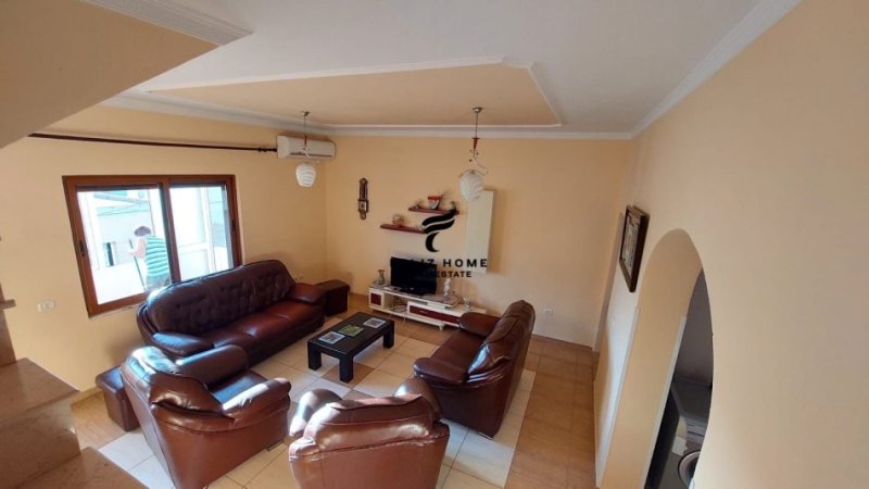 Tirane, jepet me qera apartament 3+1+Ballkon Kati 3, 150 m² 500 € (FRESKU)