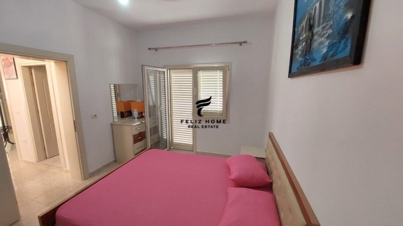 Tirane, jepet me qera apartament 3+1+Ballkon Kati 3, 150 m² 500 € (FRESKU)