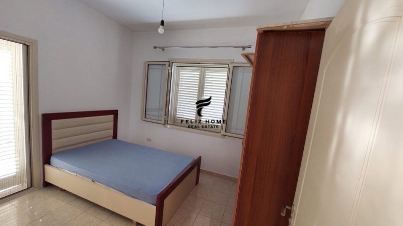 Tirane, jepet me qera apartament 3+1+Ballkon Kati 3, 150 m² 500 € (FRESKU)