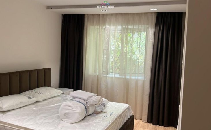 Tirane, jepet me qera apartament 2+1 Kati 1, 90 m² 1.000 € (qender)