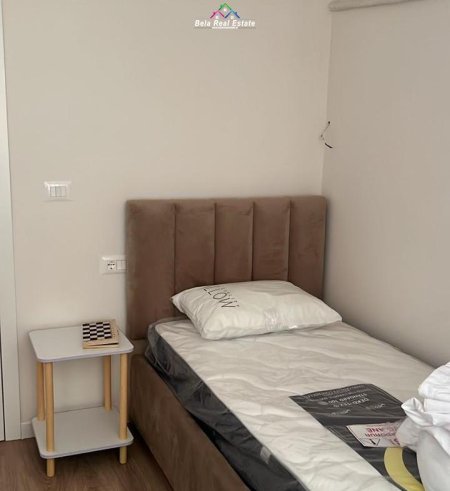 Tirane, jepet me qera apartament 2+1 Kati 1, 90 m² 1.000 € (qender)