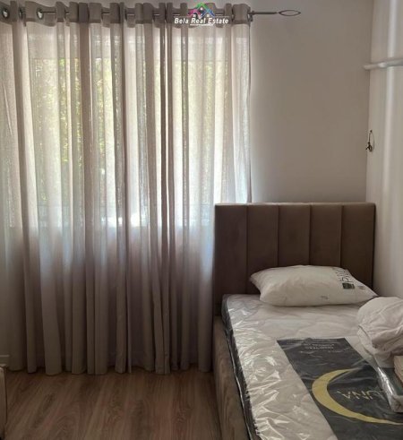 Tirane, jepet me qera apartament 2+1 Kati 1, 90 m² 1.000 € (qender)