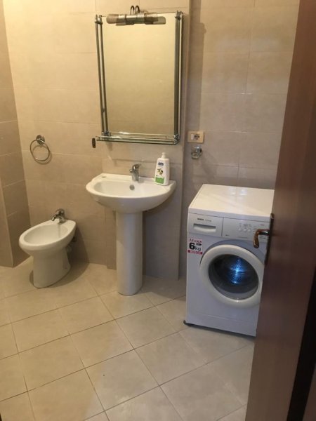 Tirane, jepet me qera shtepi 1+1+Ballkon Kati 6, 300 €