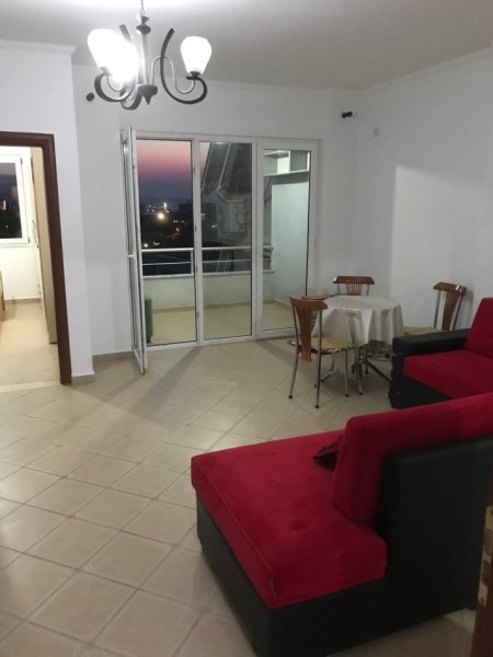 Tirane, jepet me qera shtepi 1+1+Ballkon Kati 6, 300 €