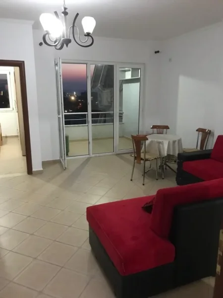 Tirane, jepet me qera shtepi 1+1+Ballkon Kati 6, 300 €