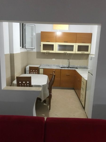 Tirane, jepet me qera shtepi 1+1+Ballkon Kati 6, 300 €