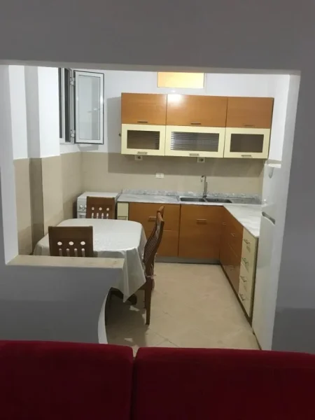Tirane, jepet me qera shtepi 1+1+Ballkon Kati 6, 300 €