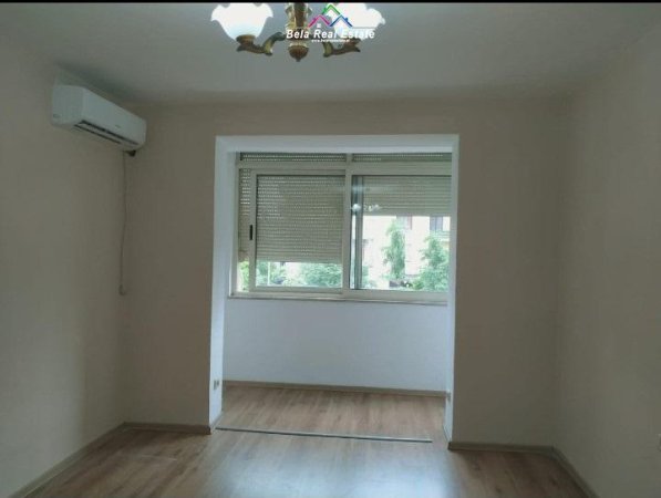 Tirane, jepet me qera zyre Kati 2, 50 m² 450 € (21 dhjetori)