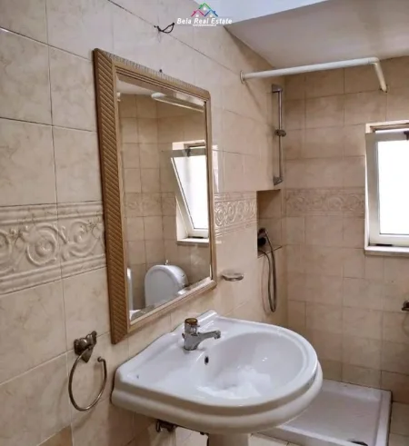 Tirane, jepet me qera zyre Kati 2, 50 m² 450 € (21 dhjetori)