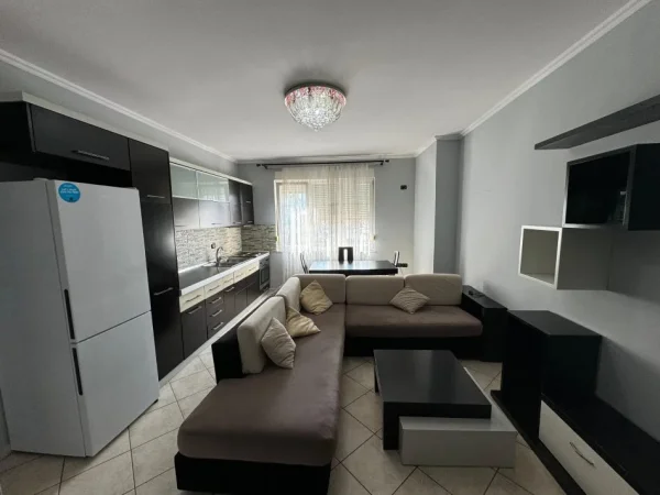 Tirane, jepet me qera apartament 1+1 Kati 5, 90 m² 700 € (Sheshi Willson)