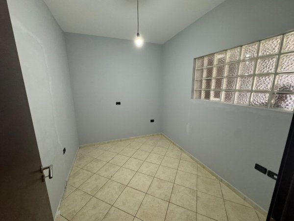 Tirane, jepet me qera apartament 1+1 Kati 5, 90 m² 700 € (Sheshi Willson)