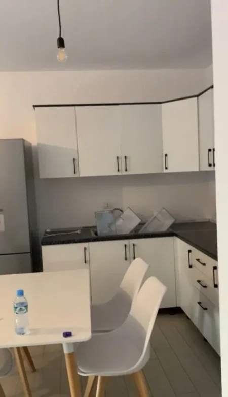 Tirane, jepet me qera apartament 1+1+Ballkon Kati 7, 60 m² 500 € (Don Bosko , Kompleksi Fiori di Bosko)