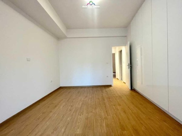 Tirane, jepet me qera apartament 2+1 Kati 4, 98 m² 800 € (Bulqvard Zogu i pare)
