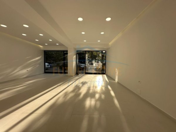 Tirane, Shitet dyqan Kati 0, 83 m² 460000 € (Bulevardi Bajram Curri, Ura e Selites)