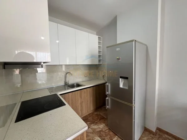 Tirane, jepet me qera apartament 1+1+Ballkon Kati 9, 70 m² 400 € (Unaza e Re)