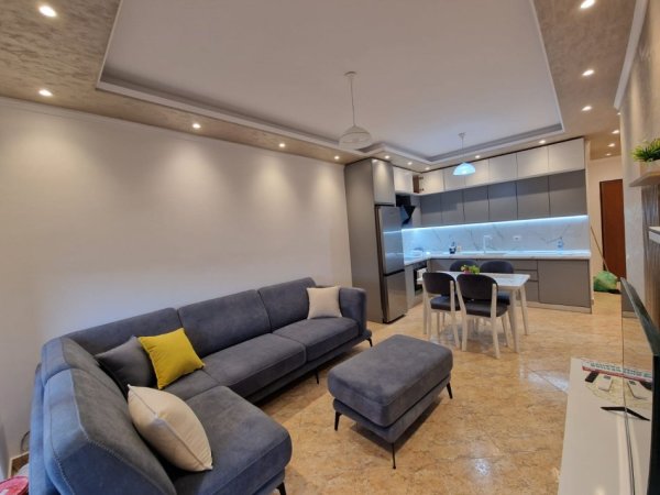 Tirane, jepet me qera apartament 2+1 Kati 5, 110 m² 800 € (Don Bosko)