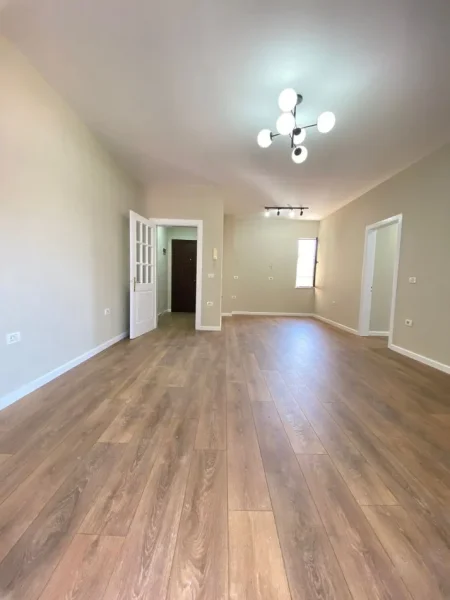Tirane, Apartament 2+1 per shitje Kati 5, 90 m² 185.000 € (Rruga Saraceve)