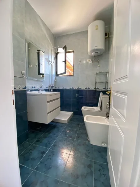 Tirane, Apartament 2+1 per shitje Kati 5, 90 m² 185.000 € (Rruga Saraceve)