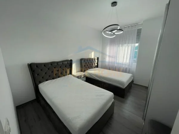 Korce, shitet apartament 3+1+Ballkon Kati 3, 115 m² 180.000 € (Terminali, Korce)