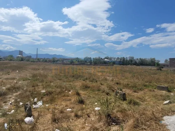 Korce, shitet , 1.000 m² 80.000 € (Ish-SMT, Korçë)