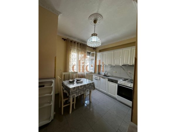 Tirane, jepet me qera apartament 2+1+Aneks+Ballkon Kati 2, 100 m² 650 € (Ish Garda)