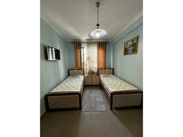 Tirane, jepet me qera apartament 2+1+Aneks+Ballkon Kati 2, 100 m² 650 € (Ish Garda)
